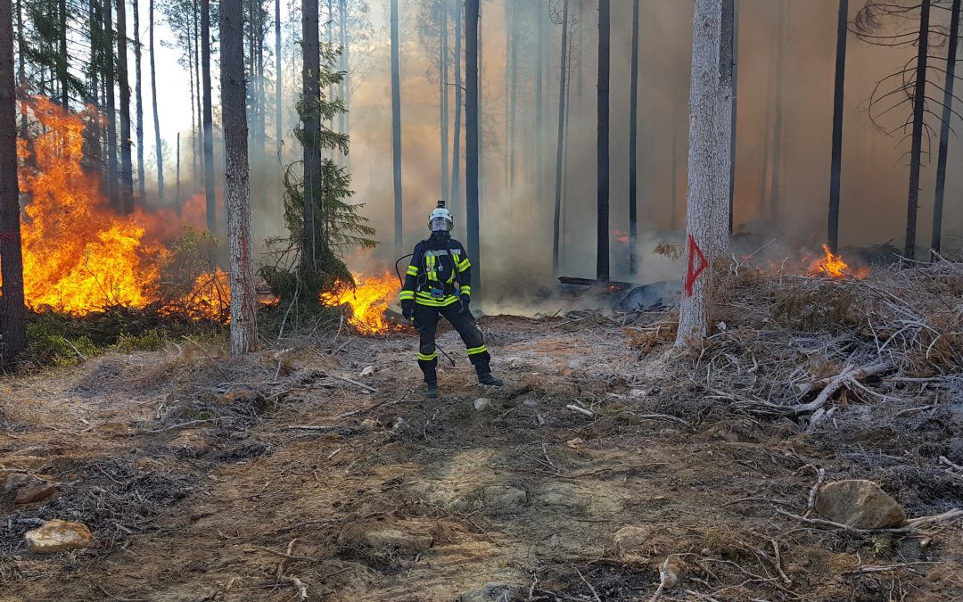 Metsäpalopuku antaa palomiehelle paremman suojan